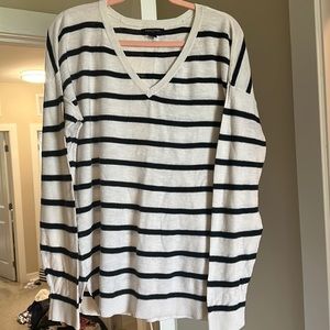 Banana Republic ladies sweater light weight gently worn no issuesbusiness casual